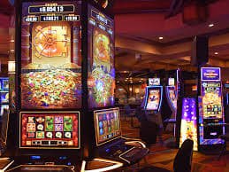 Myanmar ကစားသမားများ 1ibet Sportsbook တွင် ဘောလုံးပွဲ လောင်းကစားနေသောပုံ